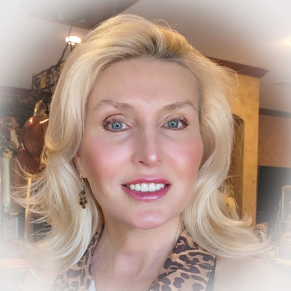 Meet your Posher, Laura - Picture 1 of 1